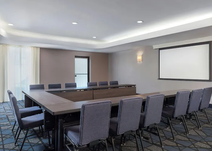 Courtyard By Marriott Providence Lincoln